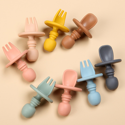 FDA LFGB BPA Disetujui Silicone Sendok Garpu Set Bayi Pelatihan Sendok Garpu Pegangan Bulat Sendok Lembut
