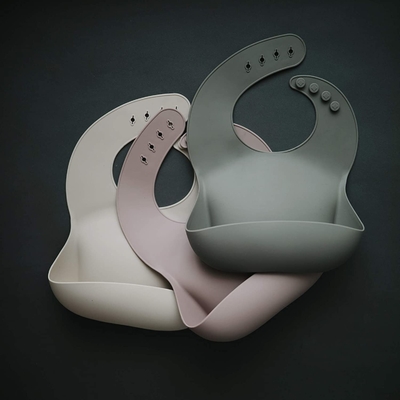 Adjustable Fit Tahan Air Silicone Baby Bibs Aman di Mesin Pencuci Piring