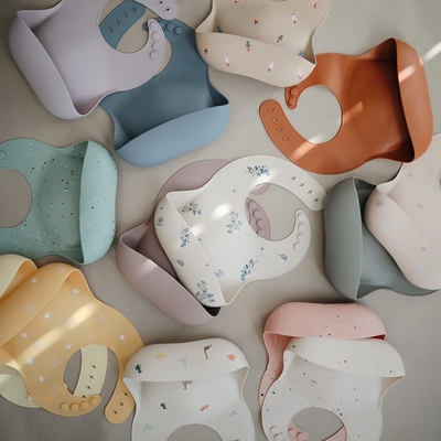 BPA Free Soft Adjustable Fit Waterproof Silicone Feeding Bibs Untuk Bayi Balita