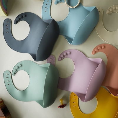 BPA Free Soft Adjustable Fit Waterproof Silicone Feeding Bibs Untuk Bayi Balita