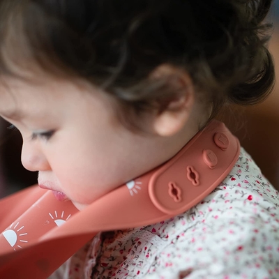 Membentuk Dalam Satu Bentuk Lucu Celemek Bayi Silikon Aman Di Pencuci Piring Bebas BPA