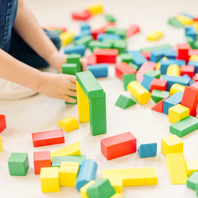 100 Blok Dalam 4 Warna Dan 9 Bentuk Blok Bangunan Kayu Set Untuk Pendidikan Bayi