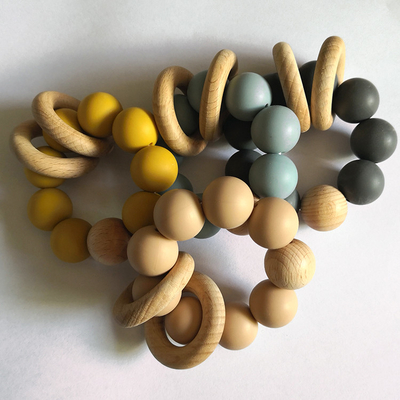 Manik-manik Silikon Kustom Teether 9*7.5*4cm Dengan 2 Gelang Kayu