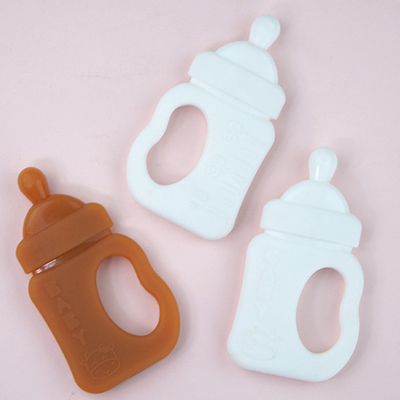FDA BPA Gratis Produk Bayi Silikon Botol Susu Teether Toy 10.5*5.5*1.5cm Dengan Kotak